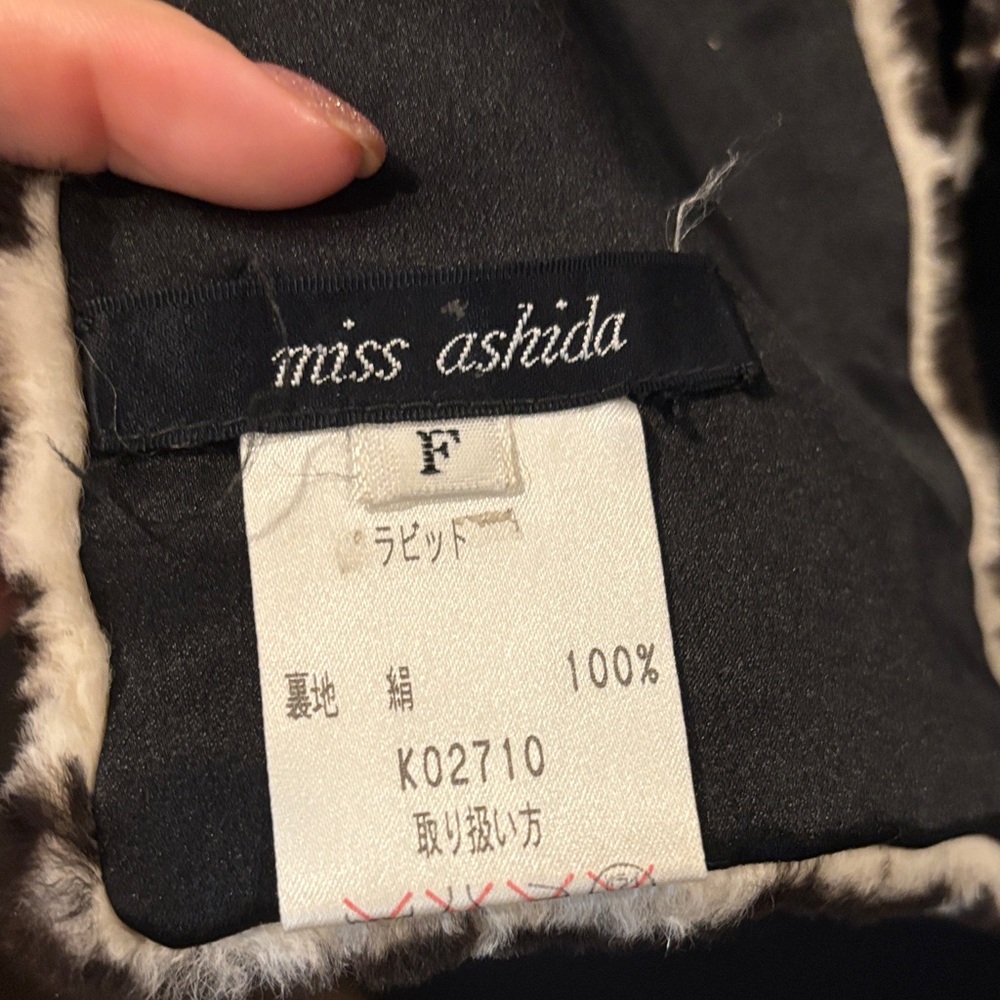 Miss Ashida 100% silk-Lined Rabbit Fur Scarf - Picture 6 of 7